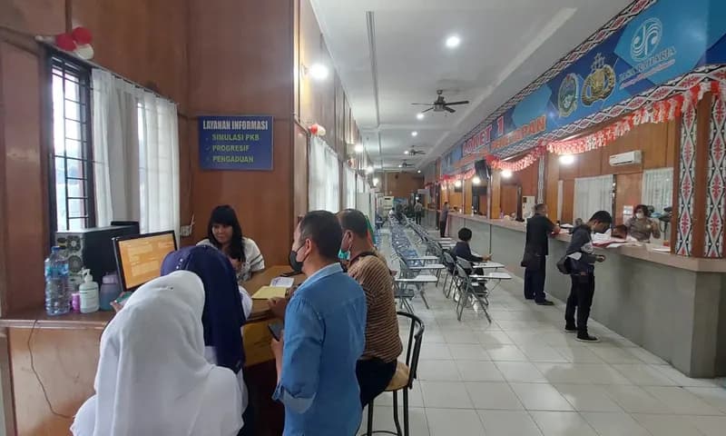 Pengurusan Denda dan Pajak Kendaraan Bermotor di UPT Samsat Pematang Siantar (Foto: Parboaboa/Patrick)