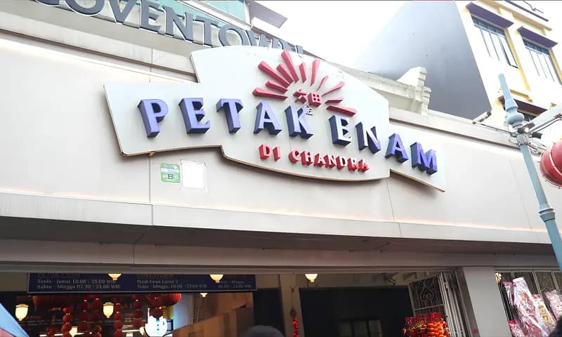 Gambar Pintu Masuk Kuliner Wisata Petak 6 Glodok. (Foto: PARBOABOA)