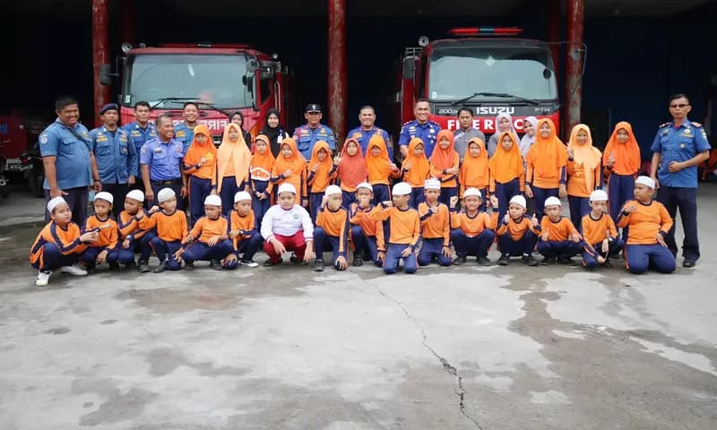 Kunjungan anak-anak sekolah ke kantor Dinas Pemadam Kebakaran (Damkar) Kota Pematang Siantar. (Foto: Damkar Pematang Siantar)