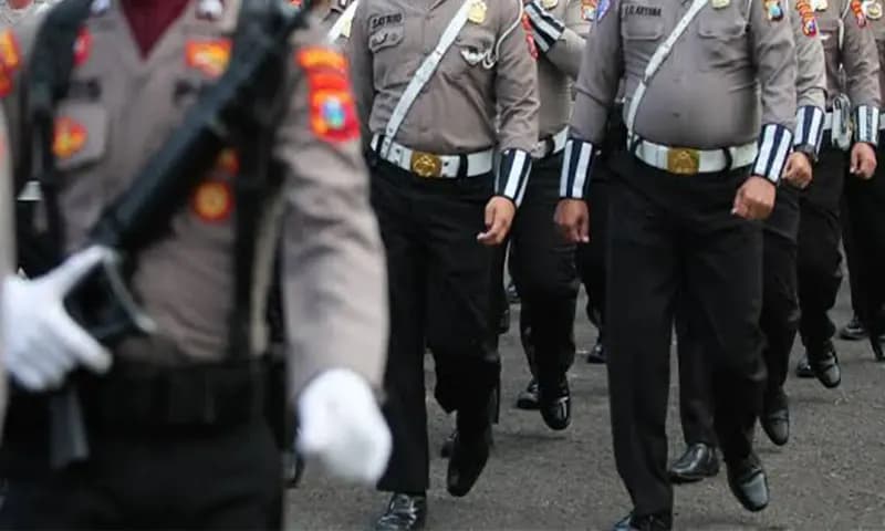 Ilustrasi anggota polisi Republik Indonesia sedang berbaris (Foto: Parboaboa/Defri Ngo)