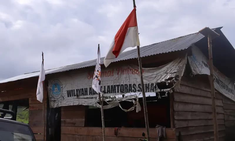 Posko masyarakat adat Sihaporas di Buntu Pangaturan Desa Sihaporas yang menjadi lokasi penangkapan masyarakat adat (Foto: PARBOABOA/David Rumahorbo)
