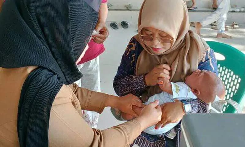 Kegiatan imunisasi dan pemberian makanan tambahan bagi anak bayi dan balita di Pos Pelayanan Terpadu (Posyandu). (Foto: Posyandu Kamboja)