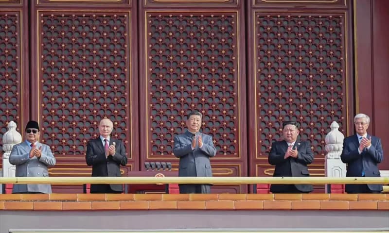 Presiden Prabowo bersama sejumlah pemimpin negara menghadiri parade militer di Beijing (Foto: IG/@sekretariat.kabinet)