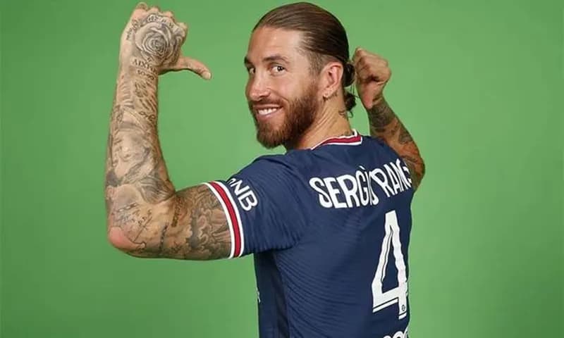 Sergio Ramos bek tengah PSG (Foto: Paris Saint Germain)