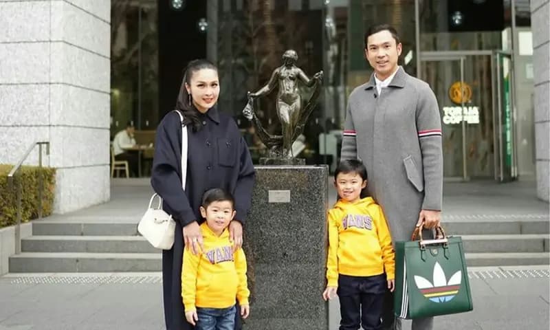 Potret Sandra Dewi dan keluarga (Foto: Instagram/@sandradewi88)