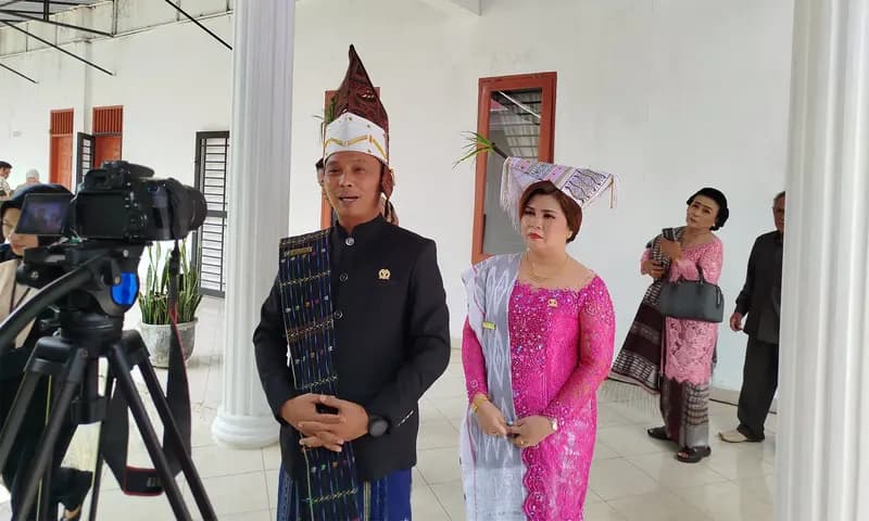 Sastra Joyo Sirait dan Melisa Tarigan, pasutri yang terpilih menjadi anggota DPRD Simalungun periode 2024-2029. (Foto: PARBOABOA/Pranoto)