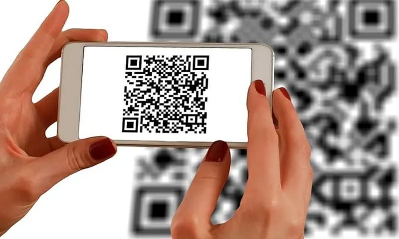 Ilustrasi cara scan barcode di HP sendiri, foto: inews.id