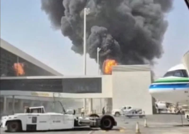 Serangan terhadap Bandara King Khalid, Arab Saudi (foto: WSJ/media sosial)