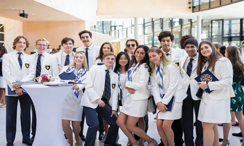 Sekolah asrama bernama Institut Le Rosey di Swiss ini merupakan sekolah dengan biaya termahal di dunia.