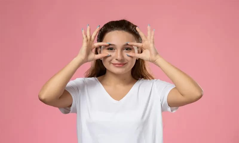 Gerakan Senam Mata (Foto: Freepik/KamranAydinov)