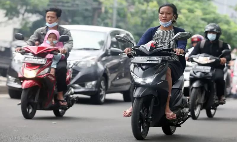 Pengendara Sepeda Motor Memakai Sandal Jepit Tidak Akan Di Tilang (Dok. Berita Rakyat)