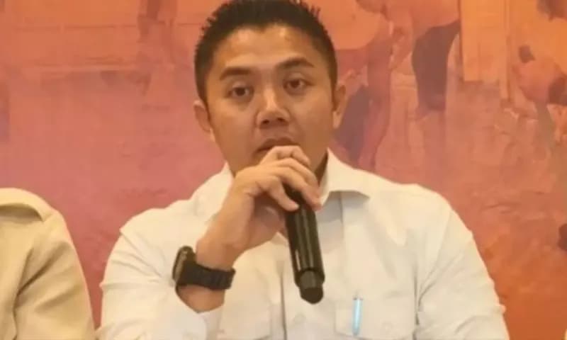 Sekretaris Kabinet Teddy Indra Wijaya dalam konferensi Pers Penanganan Bencana Sumatera di Lanud Halim Perdana Kusuma, Jakarta, Jumat 19 Desember 2025 Foto: Dok. Tangkap Layar)