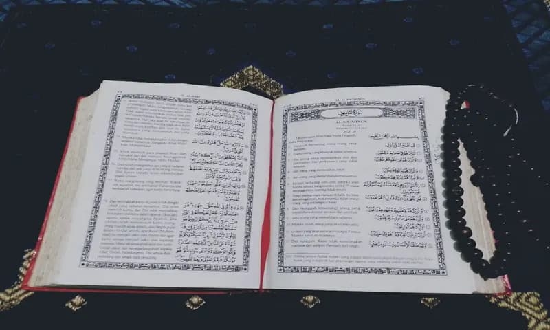 Ayat Al Quran yang menjelaskan tentang niat sholat qobliyah subuh (Foto: Parboaboa/Lamsari)