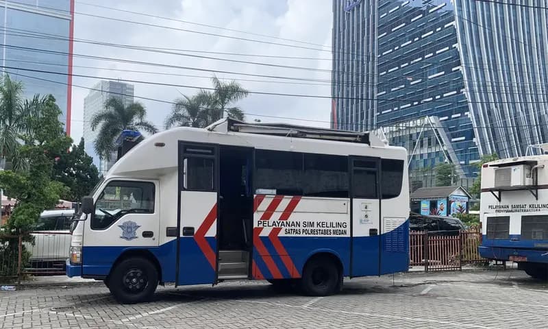 Polrestabes Medan membuka layanan mengurus SIM dan pajak kendaraan keliling 24 jam hingga 23 September 2023. (Foto: PARBOABOA/Sondang)