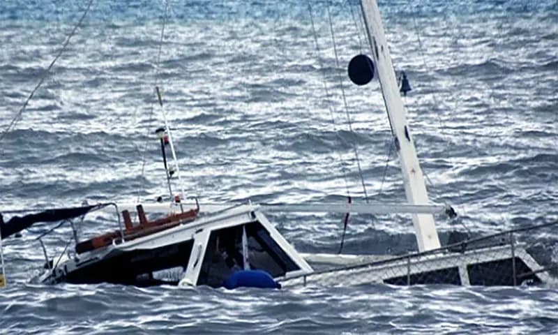 Speedboat tenggelam (foto By:Anang Angkotasan)