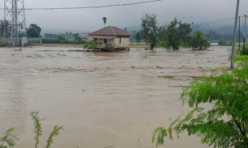 Kondisi banjir bandang yang menghantam wilayah Kabupaten Aceh Tenggara pada Kamis (27/11/2025) (Foto: dok. BPBD Aceh Tenggara)