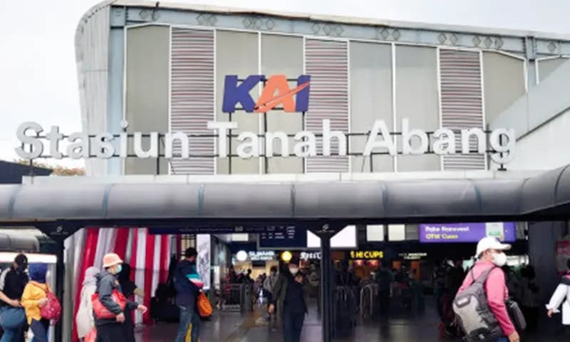 Stasiun Kereta Api Tanah Abang, Jakarta Pusat. (Foto: Parboaboa/Hasanah)