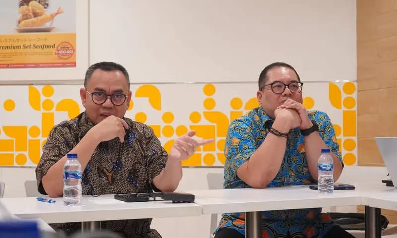Sudirman Sahid (kiri) dan Indra Charismiadji (kanan) menjadi narasumber dalam diskusi tentang pendidikan (Foto: PARBOABOA/ Defri)