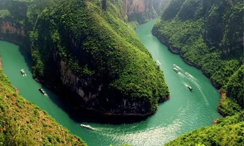 Sungai terdalam di dunia (orami.co.id)
