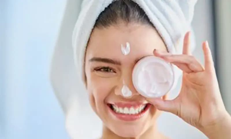 Sunscreen untuk Kulit Berjerawat (Dok. Nova.id)