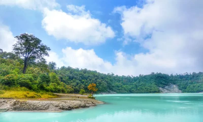 Talaga Bodas Garut, Jawa Barat, (Foto: bobobox.com)
