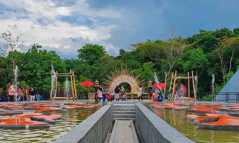 Talaga Langit Cirebon, Jawa Barat, (Foto: tripzilla.id)