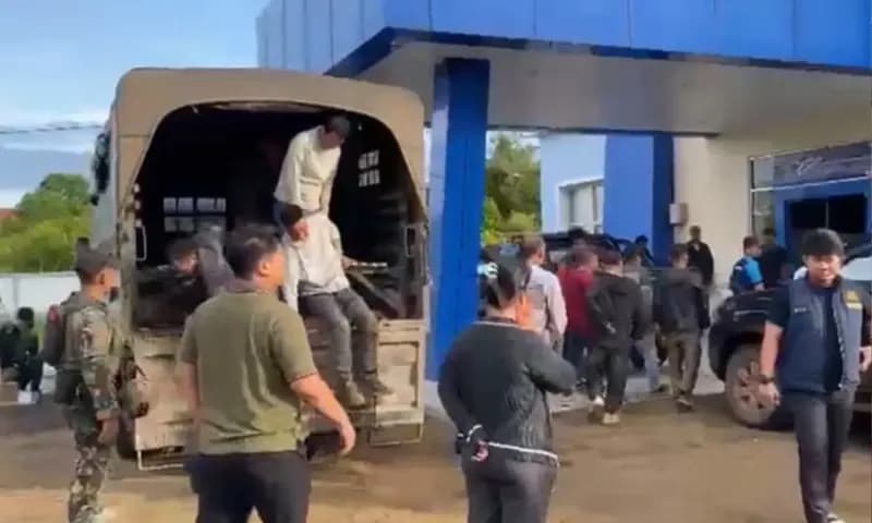 Kantor Imigrasi Ketapang telah mengamankan 15 Warga Negara Asing (WNA) asal China yang diduga menyerang 5 personel TNI dan satu warga sipil di Kecamatan Tumbang Titi, Kabupaten Ketapang, Kalimantan Barat, Selasa (16/12/2025). (Foto: DOK WARGA)