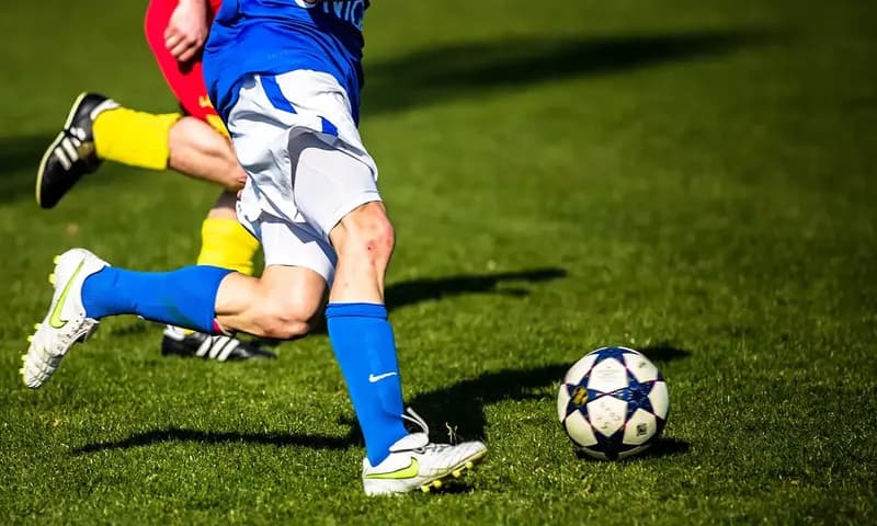 Teknik dasar sepak bola (Foto: Pixabay/@phillipkofler)