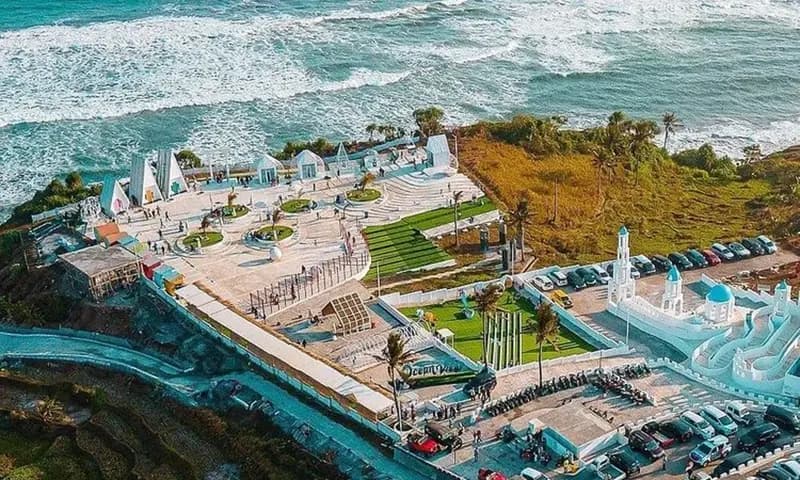 Pantai Karang Potong Ocean View, salah satu tempat wisata di Jawa Barat terbaik (Foto: Instagram/@karangpotongoceanview)