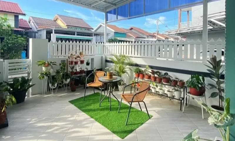 Desain teras rumah sederhana tapi elegan, foto: Instagram/@aprina_cahyani
