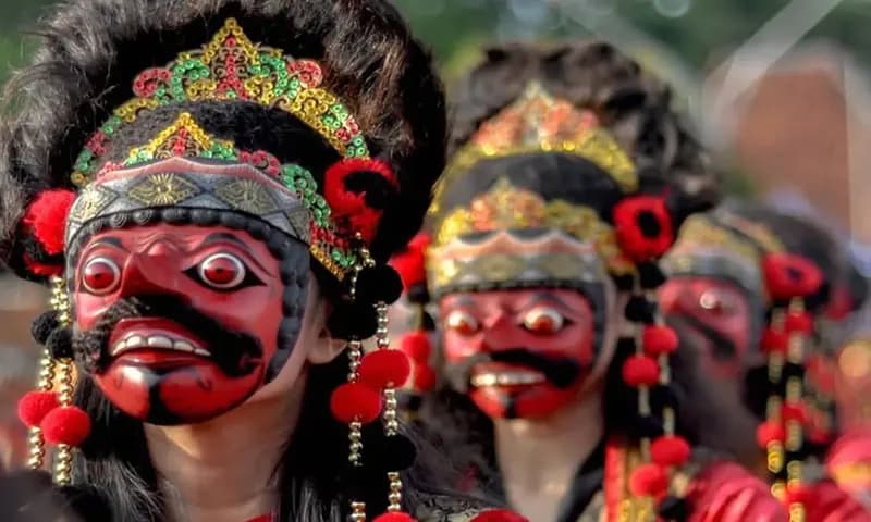Tarian tradisional Cirebon, topeng Kelana. (Foto: Instagram/@faozanngrh)