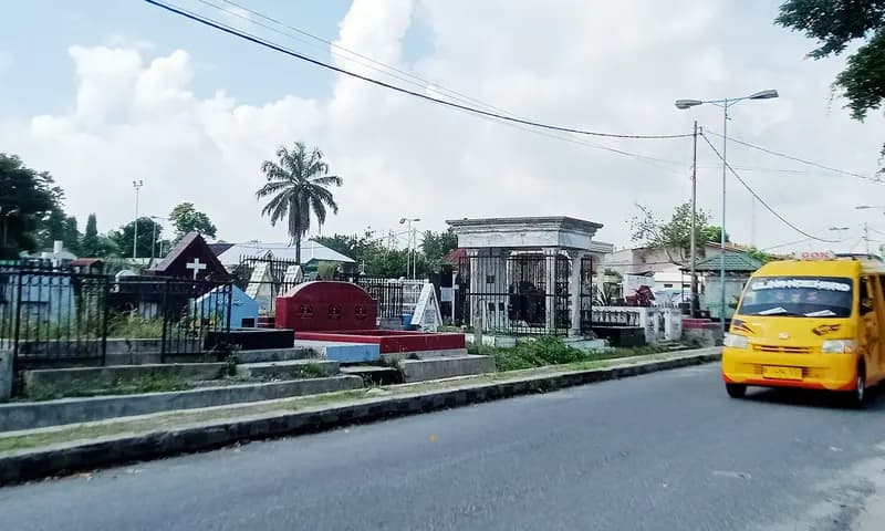 Tempat pemakaman umum (TPU) Parsoburan, di Jalan Parsoburan, Kelurahan Sukamakmur, Siantar Selatan, Kota Pematang Siantar, Sumatra Utara merupakan salah satu lahan pemakaman yang disediakan pemerintah kota tersebut. (Foto: PARBOABOA/Putra Purba)