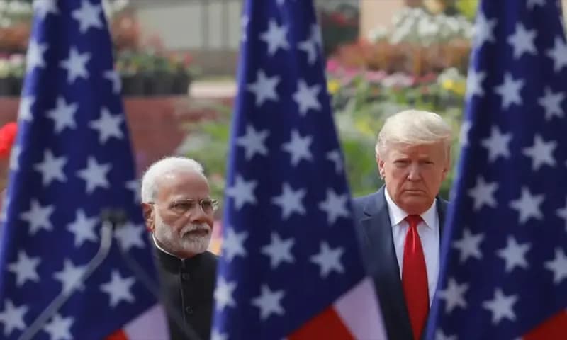 Presiden AS Donald Trump dan Perdana Menteri India Narendra Modi bersiap memberikan konferensi pers bersama di Gedung Hyderabad di New Delhi, Selasa (25/2/2020). (Foto. Dok. REUTERS)