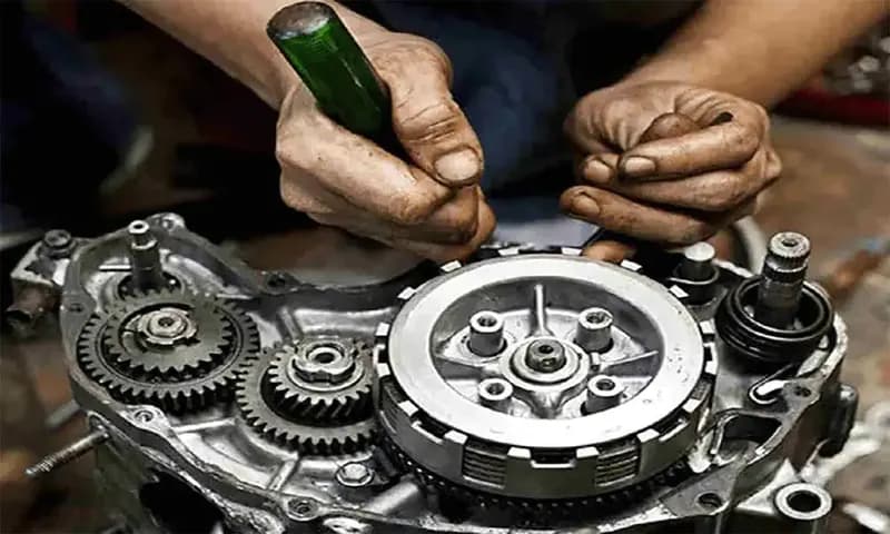 Ilustrasi sepeda motor yang mengalami turun mesin (Dok:oto.com)