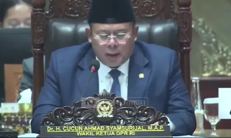 Pimpinan Rapat Paripurna DPR RI, Cucun Ahmad Syamsurijal membacakan pembentukan Kementerian Haji dan Umrah, Selasa (26/8/2025) (Foto: Tangkapan Layar Youtube TVR Parlemen)