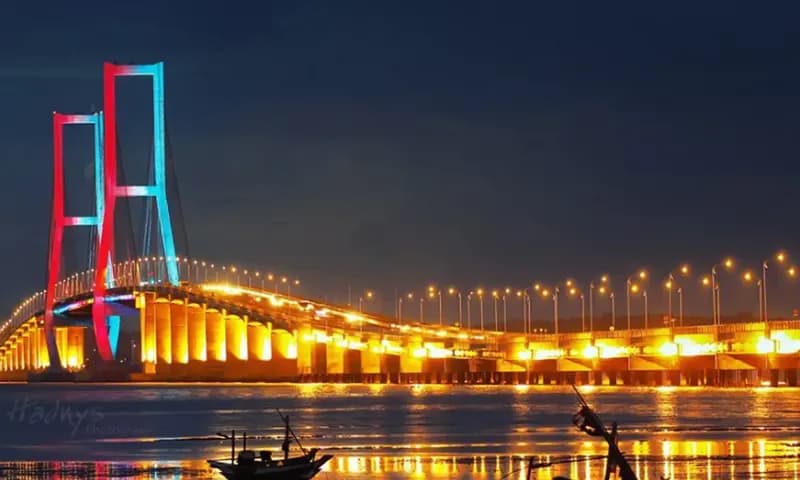 Wisata malam Surabaya, foto: Nyero.ID