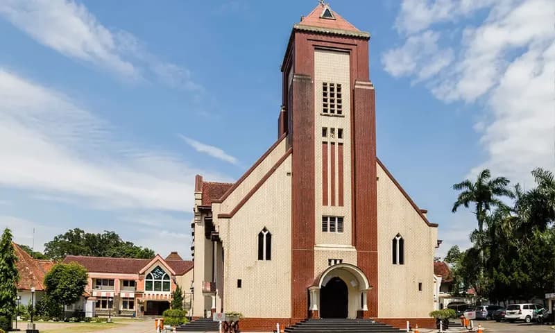 Tempat wisata sejarah di Bogor, salahh satunya Gereja Zebaoth, foto: pegipegi.coom