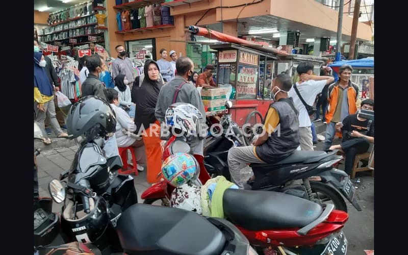 Rakyat kecil yang kian kelimpungan cari makan (Foto: P. Hasudungan Sirait/PARBOABOA)