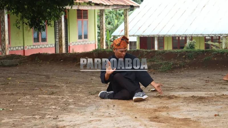 Rajamansah Saragih, seorang guru Dihar (Foto: Rizal Tanjung/PARBOABOA)
