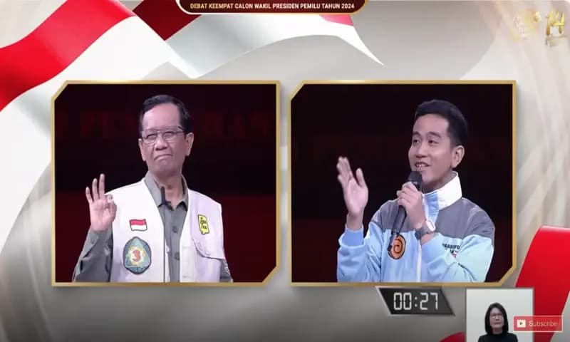 Calon Wakil Presiden (Cawapres) nomor urut 3, Mahfud MD (kiri) dan Cawapres Nomor urut 2, Gibran Rakabuming Raka (kanan), dalam debat keempat di Jakarta Convention Center (JCC) pada Minggu (21/1/2024). (Foto: KPU RI/Tangkapan Layar)
