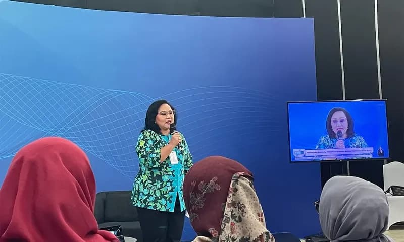Molly Prabawati, Plt. Dirjen Komunikasi Publik dan Media Kemkomdigi saat memberikan sambutan dalam diskusi bertajuk Perempuan Menyapa, Perempuan Berdaya, Menuju Indonesia Emas (Foto: PARBOABOA/Defri)