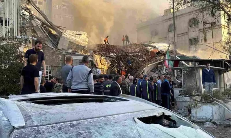 Beberapa bangunan milik pemerintah Iran yang tampak rusak akibat serangan pasukan Israel (Foto: Website Unair)