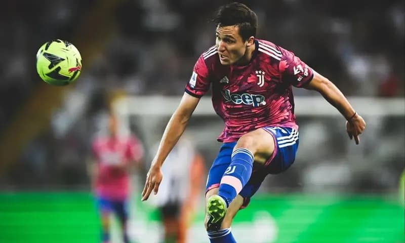 Liverpool dikabarkan tertarik untuk mendapatkan Federico Chiesa pada musim panas ini. Untuk mengamankan jasanya, klub tersebut telah mengajukan tawaran sebesar 35 juta poundsterling kepada Juventus. (Foto: Instagram/@juventus)