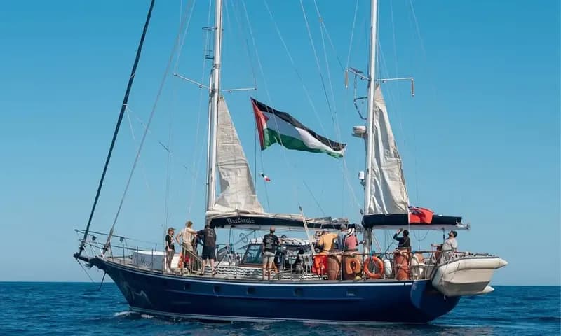 Kapal Madleen yang ditumpangi Greta Thunberg bersama 11 aktivis internasional sedang berlayar menuju Gaza (Foto: IG/@gretathunberg)