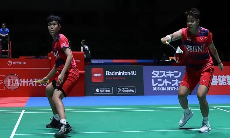 Apriyani Rahayu mengalami cedera saat bertanding di babak final Hylo Open 2023 pada Minggu (5/11/2023) (Foto: X/ @INABadminton)