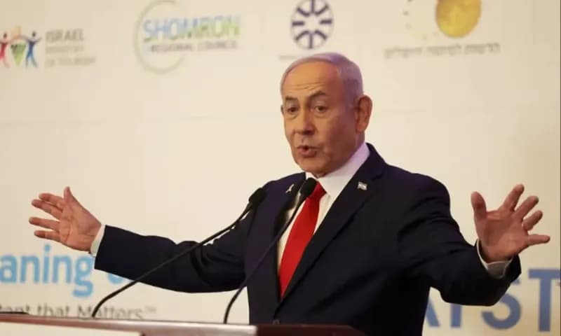 Perdana Menteri Israel Benjamin Netanyahu didemo ratusan warganya yang meminta perang dihentikan. (Foto: Dok. REUTERS).