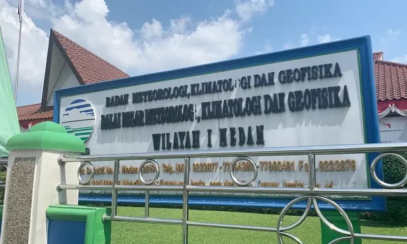 Badan Meteorologi, Klimatologi, dan Geofisika (BMKG) memperkirakan hujan lebat akan melanda Kota Medan dan sekitarnya hingga tiga hari ke depan. (Foto: PARBOABOA/Sondang)