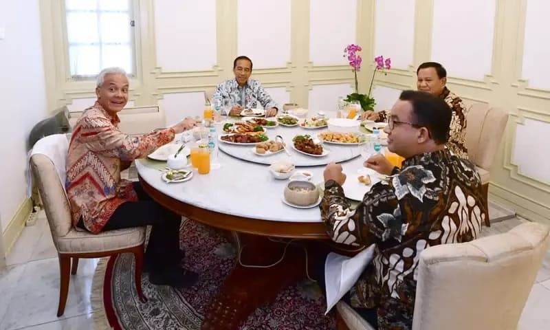 Pertemuan Presiden Joko Widodo dengan tiga bakal calon presiden, Prabowo Subianto, Ganjar Pranowo dan Anies Baswedan di Istana Negara, Jakarta, Senin (30/10/2023). (Foto: BPMI Setpres/Lukas)