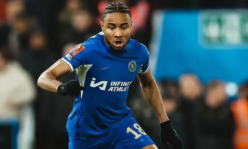 Christopher Nkunku, striker asal Prancis, harus menepi untuk sementara waktu setelah mengalami cedera pada laga final Carabao Cup 2023/2024 kontra Liverpool. (Foto: Instagram/@c_nkunku)