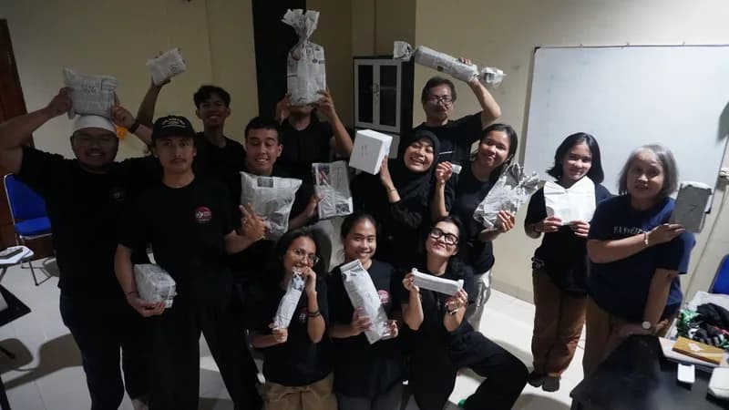 Tukar kado saat penutupan SJP-4 (Foto: PARBOABOA/Rizal Tanjung)